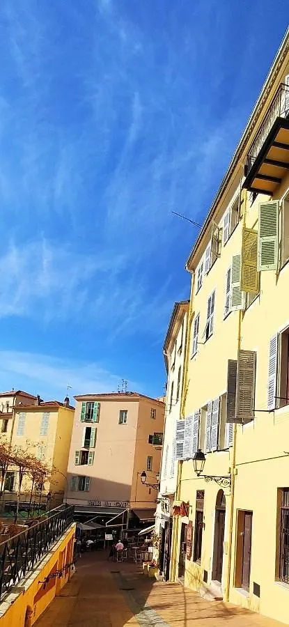 Superbe Appartement 2 Pieces A 2 Pas De La Plage,Dans La Vieille Ville Menton